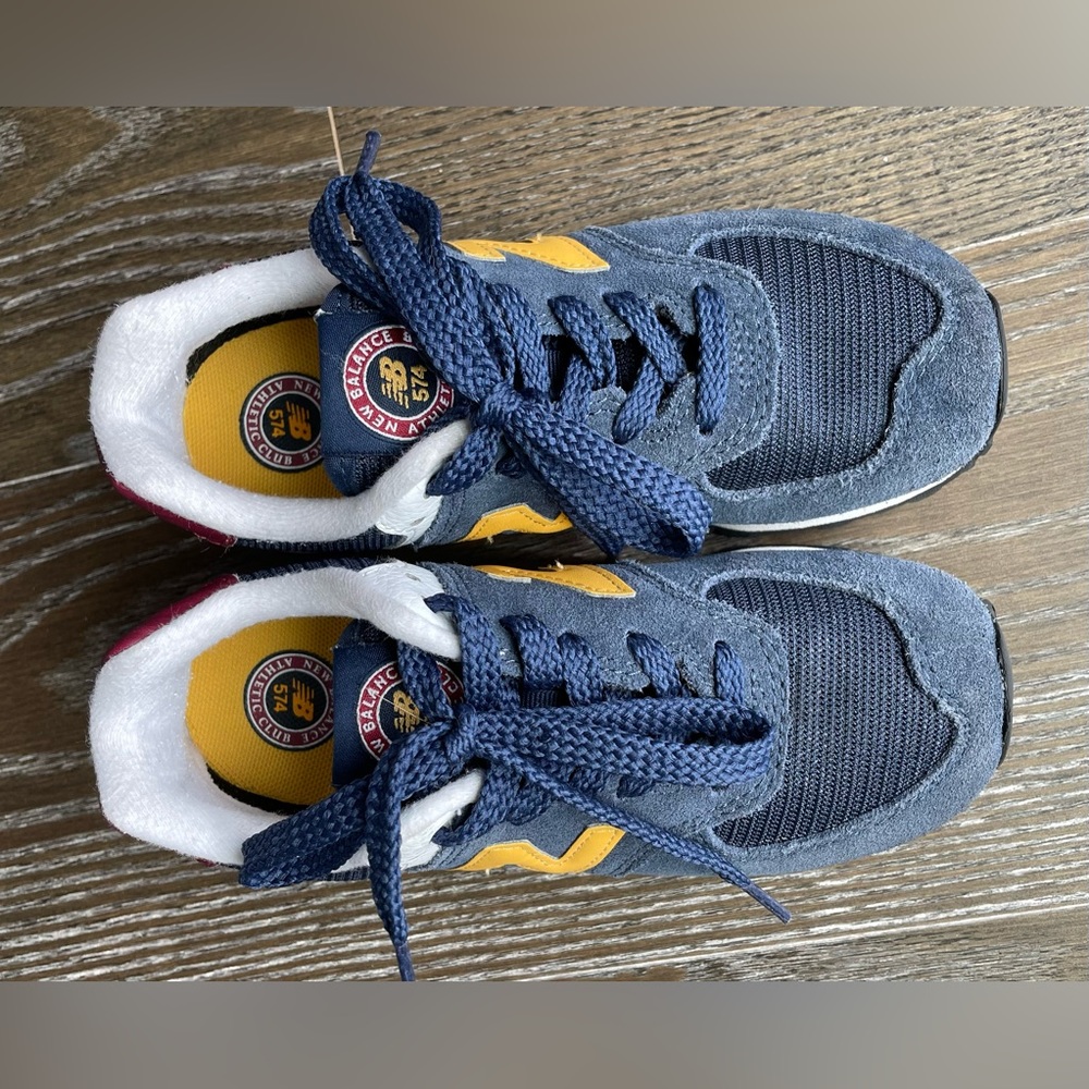 NEW BALANCE  574 Classic Sneaker for boys, size 12.5 little kid